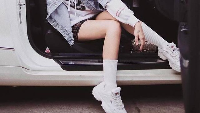 Wajib Punya! Ini Model Sepatu Sneakers Kekinian yang Paling Banyak Dipakai di Instagram