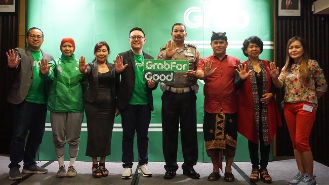 Melalui kampanye #AmanuntukSemua, para mitra pengemudi Grab di Bali yang terpilih mendapatkan pelatihan khusus untuk mendorong kesadaran aman berkendara.