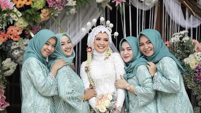 Mix and Match Model Baju Kebaya yang Paling Hits di Instagram