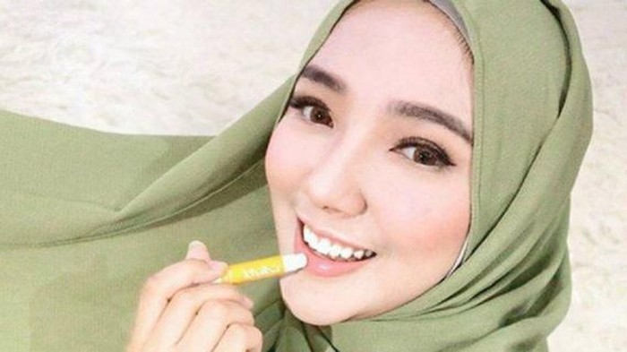 Bukan Cuma Buat Bibir, Ini 4 Manfaat Lipbalm Bagi Kecantikan yang Mungkin Belum Kamu Tahu!
