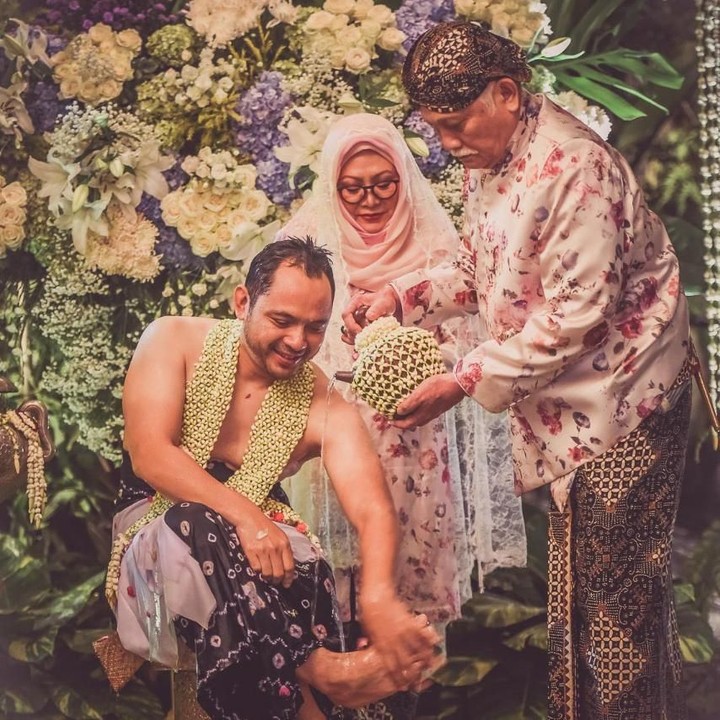 <p>Sebelum prosesi siraman, telah dilangsungkan pemasangan bleketepe, Bun. (Foto: Istimewa)</p>