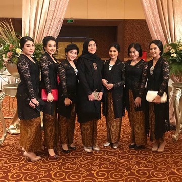 img-title Model Bawahan Ini Cocok di Mix And Match dengan Model Baju Brokat Kekinian