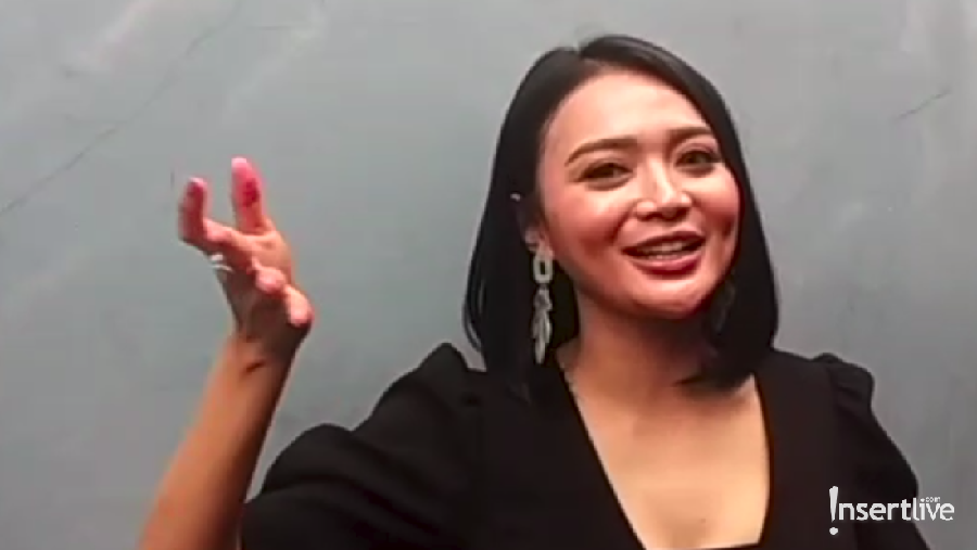 Wika Salim menanggapi perihal kabar kedekatan hubungan dengan Tukul Arwana.