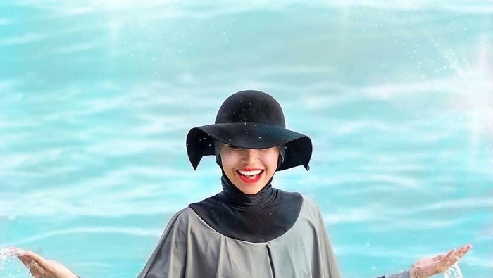 Buat yang Belum Tahu, Ini Dia 5 Olshop yang Jual Baju Renang Hijabers Kekinian!