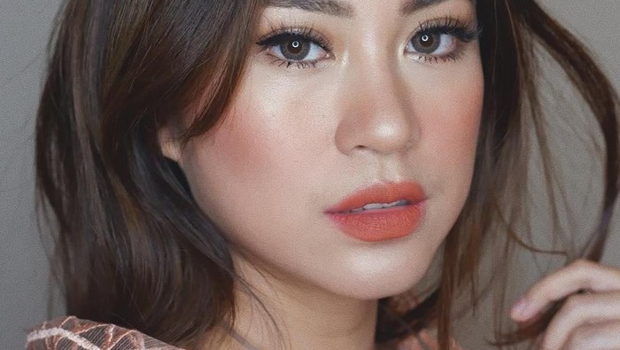 Jadi Tren Warna 2019, Ini 5 Merek Lipstick Lokal yang Punya Warna Coral Cantik!