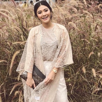 img-title Selain Brokat, 6 Model Dress Pesta Ini Juga Siap Temani Kondangan Kamu