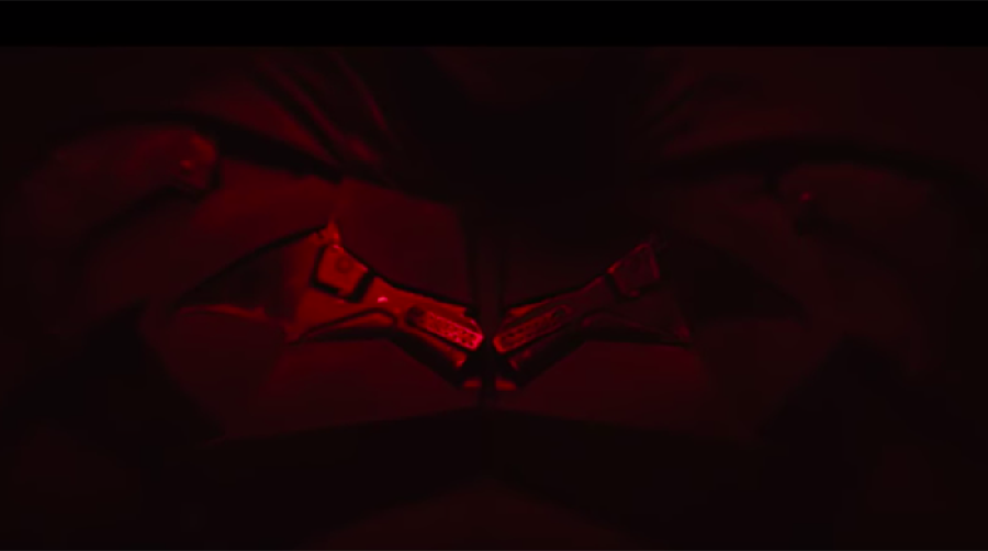 The Batman yang menghadirkan Robert Pattinson sebagai pahlawan Gotham sudah terlihat wujud kostumnya.