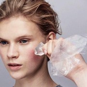 [FORUM] Pakai es batu sebelum makeup, bakal lebih bagus daripada primer ya?