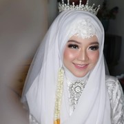 Coba Deh, 5 Rekomendasi Foundation Drugstore Paling Tahan Lama untuk Calon Pengantin!