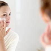 Enggak Pakai Mahal, Ini Dia 6 Rekomendasi Sunblock Wajah yang Murah dan Juga Bagus