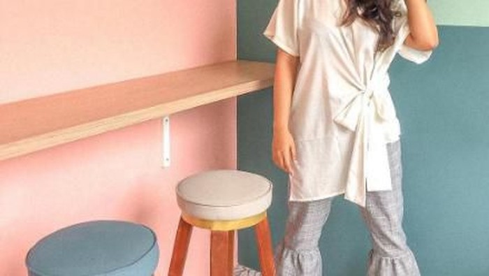 Rahasia Tampil Girly dan Elegan dengan Baju Model Sekarang yang Miliki Aksen Pita Kekinian