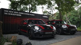 Dua Mobil Tercepat Mini Meluncur di Indonesia