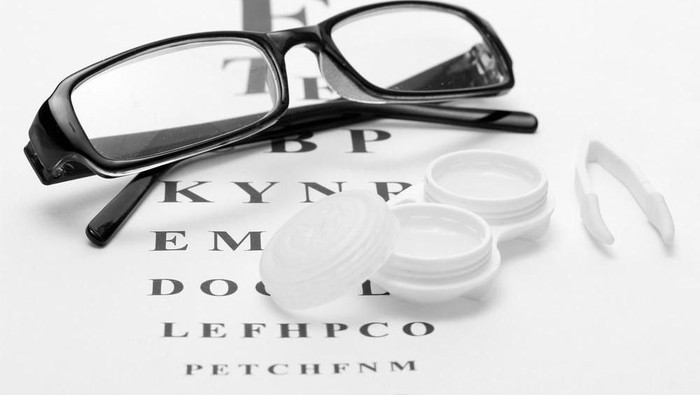 [FORUM] Lebih suka pake kacamata atau softlens?