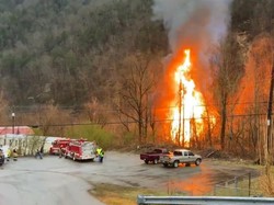 Dramatis, 2 Kru Selamat Usai Kereta Tergelincir-Terbakar di Kentucky