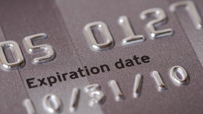 [FORUM] Kalian tipe yang rajin perhatiin expired date makeup atau ngga girls?