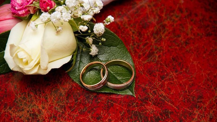 [FORUM] Kalo lamaran, cowoknya wajib dateng atau engga sih...