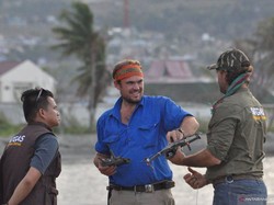 Tim Ikat Ayam di Drone untuk Pancing Buaya Berkalung Ban Keluar