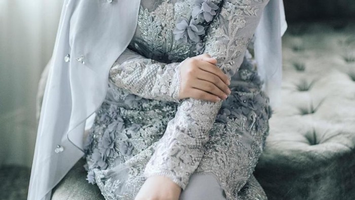 Diundang ke Acara Akad Nikah Teman? Kenakan Busana Ini Yuk Biar Penampilan Cantik dan Sopan!