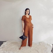 Contek Gaya Fashion Selebriti dan Selebgram Saat Hamil Supaya Tetap Terlihat Muda
