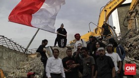 FOTO: Seniman Ruwatan di Reruntuhan TIM