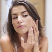 5 Cara Ampuh Menghaluskan Wajah Bekas Jerawat yang Tidak Rata, Cukup 2 Hari!