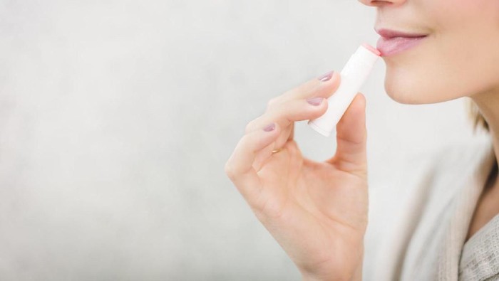 Bukan Sulap, Ternyata Pakai Bahan Ini Bisa Jadi Cara Memerahkan Bibir Tanpa Waktu Lama