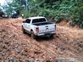 Derita Warga Galugua Sumbar, Jalan Rusak Bersalin di Jalan
