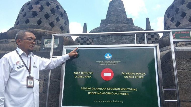 Hasil gambar untuk Waduh, Candi Borobudur Ditempeli Ribuan Permen Karet!