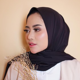 Tak Perlu Eyelash Extension! Ini Cara Memanjangkan Bulu Mata Alami yang Ampuh