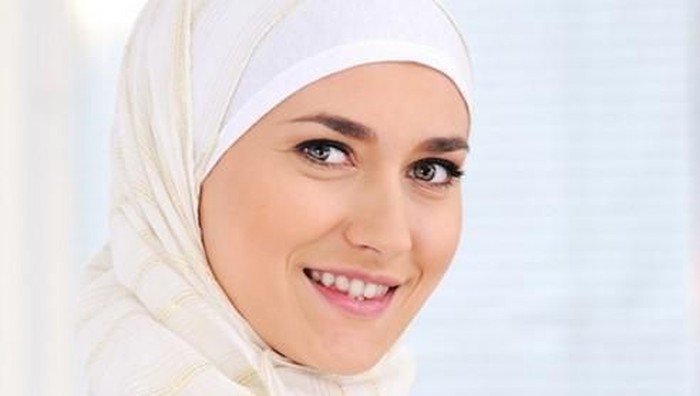 Tak Melulu Bikin Tua, Kerudung Syari Juga Cocok Buat Hijabers Tampil Stylish!