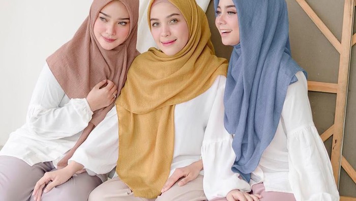 Mencari Hijab Polos yang Berbahan Bagus? Cepat Cek 5 Online Shop Terpercaya Ini!