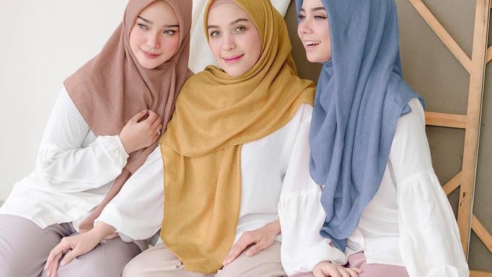 Mencari Hijab Polos yang Berbahan Bagus? Cepat Cek 5 Online Shop Terpercaya Ini! Mencari Hijab Polos yang Berbahan Bagus? Cepat Cek 5 Online Shop Terpercaya Ini!
