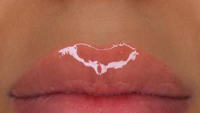 [FORUM] Pake lipstick glossy kok malah keliatan kayak makan gorengan sih ya?