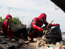 Satire Aksi Roedy Si Spiderman Parepare