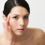 Pakai Benda-benda di Rumah, Begini Cara Menghilangkan Kantung Mata Tanpa Pakai Concealer