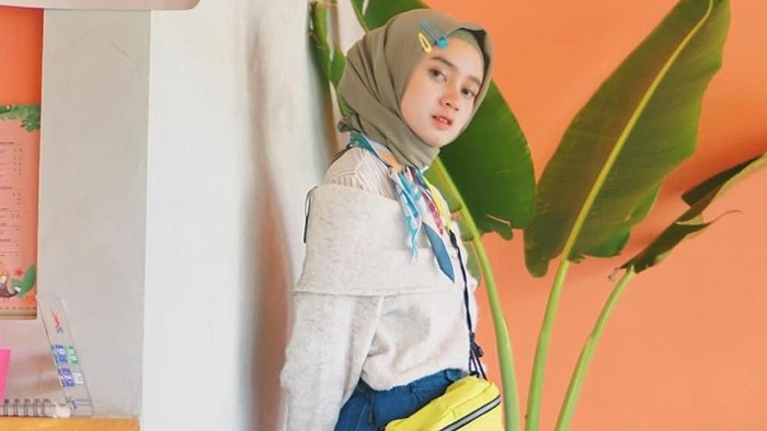 Penampilan Unik Hijabers, Pakai Jepit Rambut - Bandana di Hijab! Tertarik Coba?