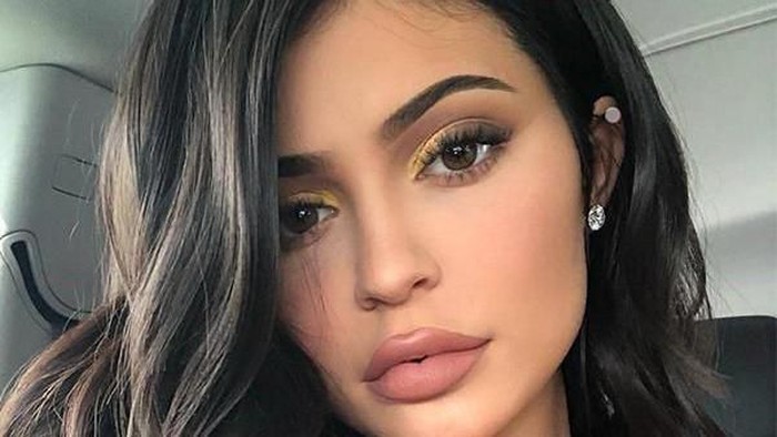 Pilihan Cara Melebatkan Bulu Mata dan Alis yang Bisa Dilakukan Tanpa Keluar Biaya Mahal