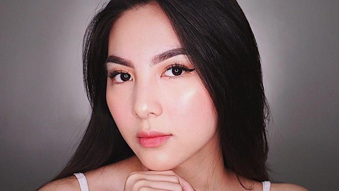 Ampuh Bikin Glowing Natural, Ini Merek Highlighter Brand Lokal dan Luar yang Hits