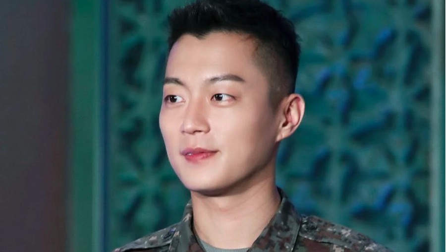 Yoon Doojoon Highlight Para idol ini akan segera menyelesaikan wajib militernya di tahun 2020. Para fans siap menyambut mereka kembali.