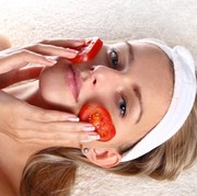 5 Manfaat Masker Tomat untuk Wajah, Salah Satunya Bisa Kecilkan Pori-pori!