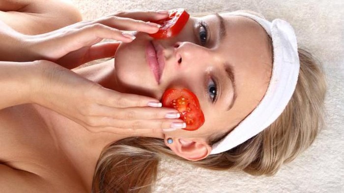 5 Manfaat Masker Tomat untuk Wajah, Salah Satunya Bisa Kecilkan Pori-pori!