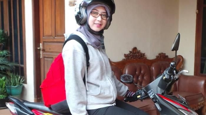 [FORUM] Gimana ya caranya biar hijab gak berantakan waktu lepas helm?