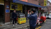 FOTO: Lokasi Syuting Film Parasite Diserbu Penggemar Sejak menang Oscar, turis lokal dan mancanegara berbondong-bondong datang ke lokasi syuting film Parasite.