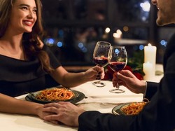 5 Etiket Makan Malam Romantis bersama Pasangan saat Hari Valentine