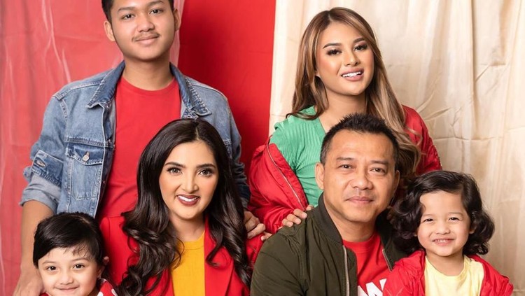 Keluarga Anang dan Ashanty.