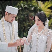 [FORUM] Kebaya untuk akad nikah bagusnya warna apa ya?