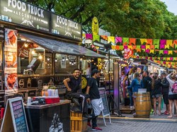 5 Tips Penting Makan di Food Court untuk Para Foodies