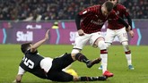 FOTO: Juventus Nyaris Takluk dari Milan, Untung Ada Ronaldo Juventus nyaris kalah dari AC Milan dalam leg pertama semifinal Coppa Italia. Gol Cristiano Ronaldo menyelamatkan Bianconeri.