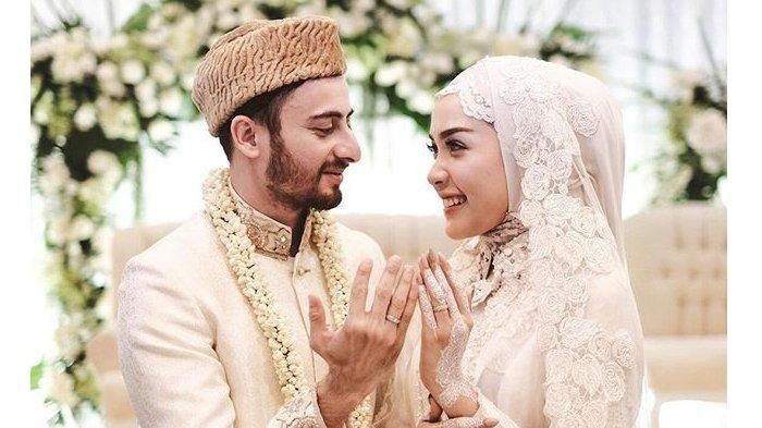 Dijamin Tampil Beda! Ini Inspirasi Pakaian Adat dengan Menggunakan Style Hijab Kekinian