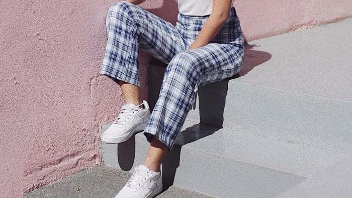 Jangan Bingung, Ini Tips Mix and Match Baju Polos Putih Biar Penampilanmu Enggak Boring!